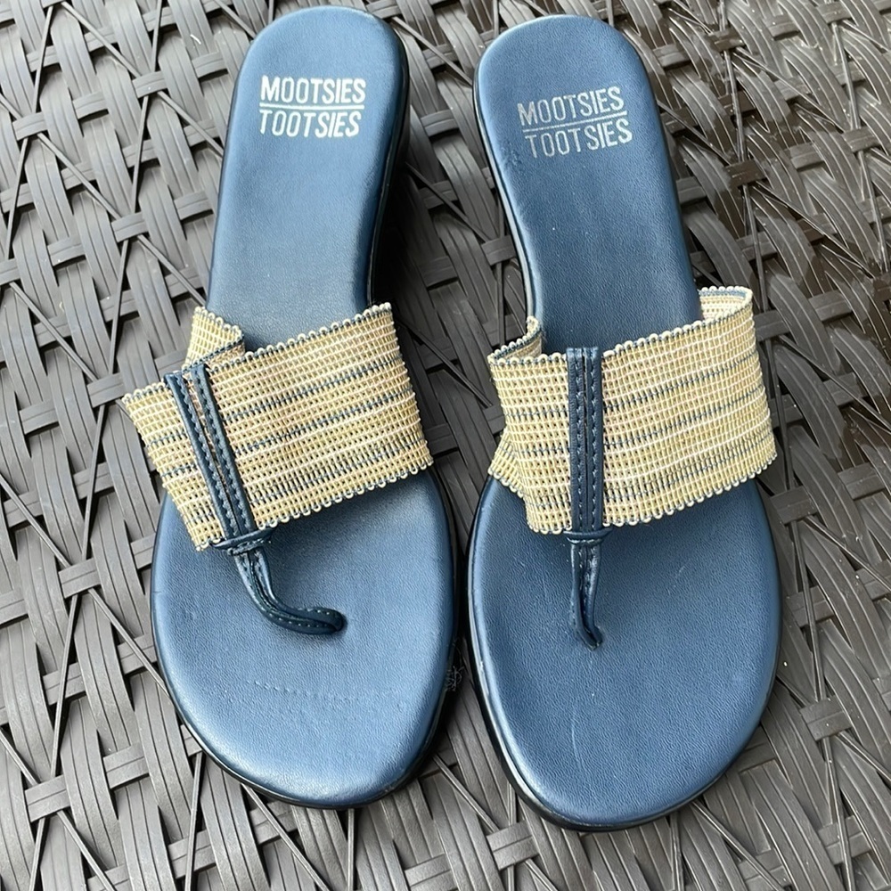 Mootsies Tootsies Thong Sandals NWOT